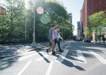 A FORIO RAGAZZINO RISCHIA DI ESSERE INVESTITO SULLE STRISCE PEDONALI, L’APPELLO DI GENNARO SAVIO: “DIAMOCI TUTTI UNA REGOLATA”