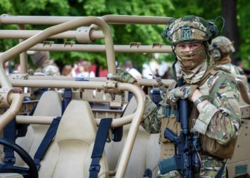 Ucraina, Londra aiuta Zelensky ma Kiev ha bisogno di armi Usa