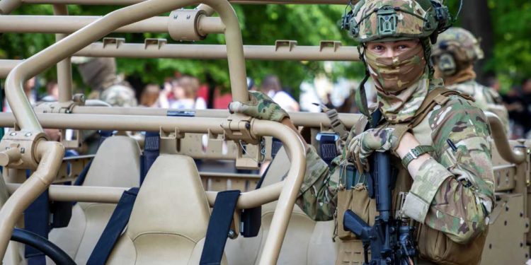 Ucraina, Londra aiuta Zelensky ma Kiev ha bisogno di armi Usa