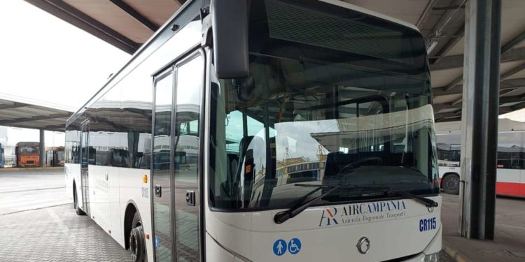 AIR Campania: sassi contro bus, ennesimo raid vandalico