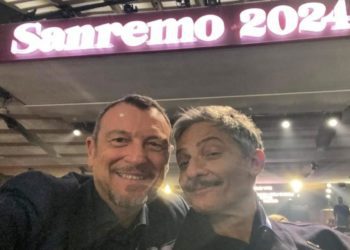 Sanremo 2024, partenza record. Amadeus: “Faccio applauso alla musica”