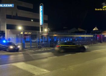 Associazione per delinquere, sfruttamento della prostituzione, truffa e detenzione di armi clandestine