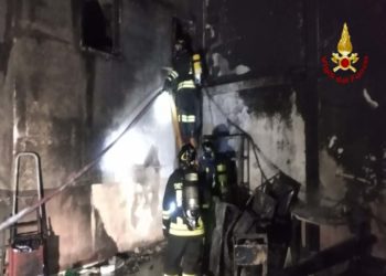 Carrè: Incendio di un capannone | il video