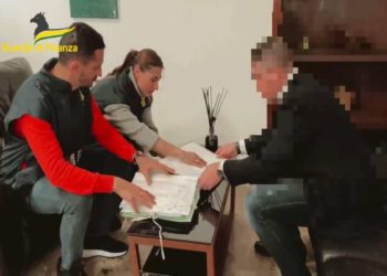 Circuiscono una novantenne vulnerabile