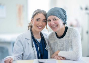 GIORNATA MONDIALE CONTRO IL CANCRO: NEL 2024 FONDAZIONE AIRC INVESTE 143 MILIONI DI EURO E DÀ NUOVA FORZA A 6MILA SCIENZIATI CON LE ARANCE ROSSE DELLA RICERCA