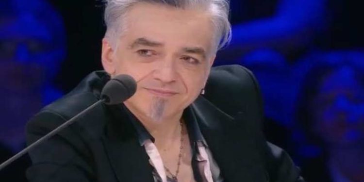 Sanremo, Mengoni cita Morgan sul palco e lui replica: “Non ho visto, festival non mi interessa”