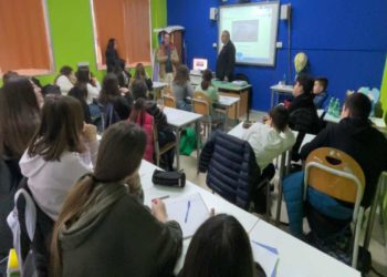 PRESSO LA “SCOTTI” DI ISCHIA REALIZZATO UN PROGETTO DIDATTICO SULLA STORIA DELLA BOTTIGLIA CON MESSAGGIO GIUNTA A BACOLI DA MAIORCA