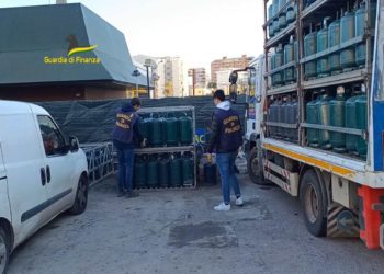 Parcheggio adibito a deposito di materiale esplodente