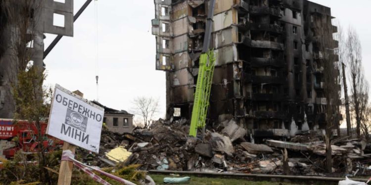 Ucraina, raid su diverse città. Missile Russia verso Polonia