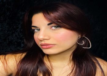 Una designer omaggia Sanremo disegnando l’orecchino ispirato alla scenografia dell’Ariston