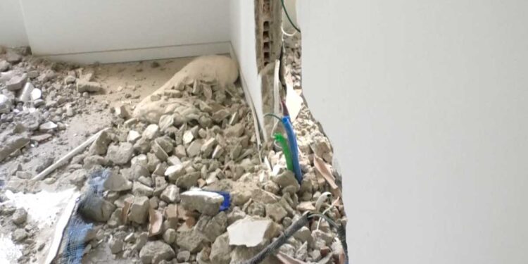 ABBATTIMENTO IMMINENTE A ISCHIA: IN UN COLPO SOLO TRE FAMIGLIE PERDERANNO LA LORO UNICA CASA