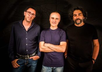 ESCE DOMANI LE VITE ALTROVE, L’ALBUM DI ESORDIO DI COANDA