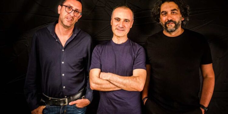 ESCE DOMANI LE VITE ALTROVE, L’ALBUM DI ESORDIO DI COANDA