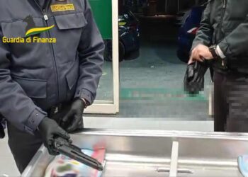 Finanziere libero dal servizio sventa una rapina a mano armata in un supermercato