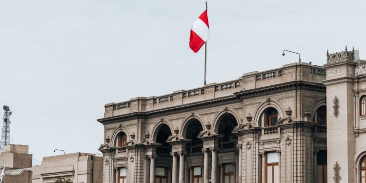 Perù, perquisita casa presidente Boluarte: si indaga per corruzione