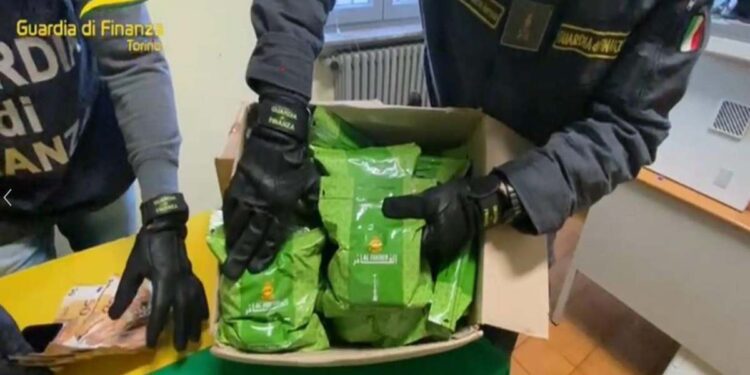 Sequestrati 228 chili di melassa da narghilè di contrabbando