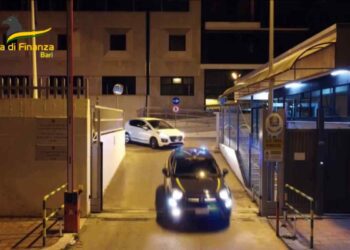 Traffico di sostanze stupefacenti e corruzione per un atto contrario ai doveri d’ufficio