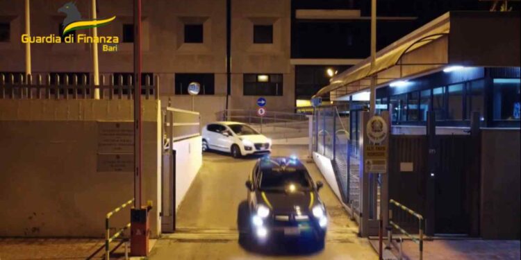 Traffico di sostanze stupefacenti e corruzione per un atto contrario ai doveri d’ufficio