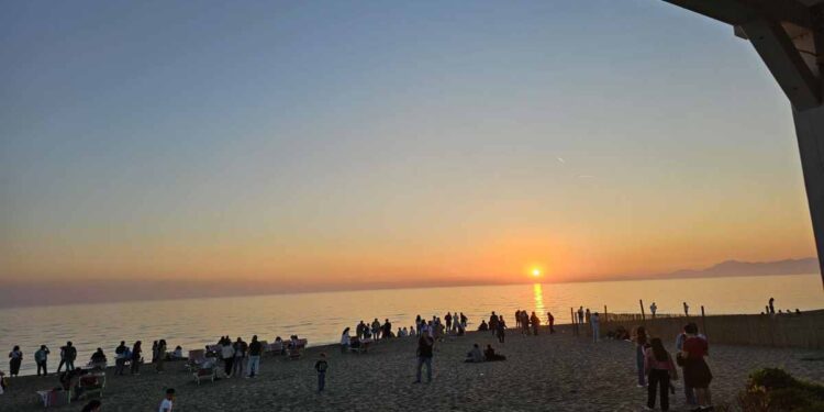 A Paestum STE, la cantautrice napoletana, in concerto al Dum Dum Republic il 25 aprile, aspettando Clementino e Ty1