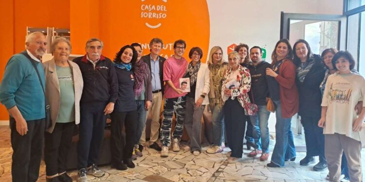 ‘Le mie orecchie parlano’ quando la fragilità diventa forza: in un libro Alessandro Coppola racconta la sua malattia: “al servizio degli altri”