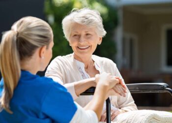 Assistenza agli anziani: le soluzioni e quello che c’è da sapere