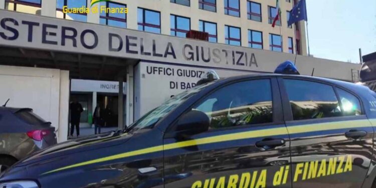 Bari – nell’ambito di indagini preliminari nei confronti dei vertici pro-tempore e di responsabili di filiali della Banca Popolare di Bari