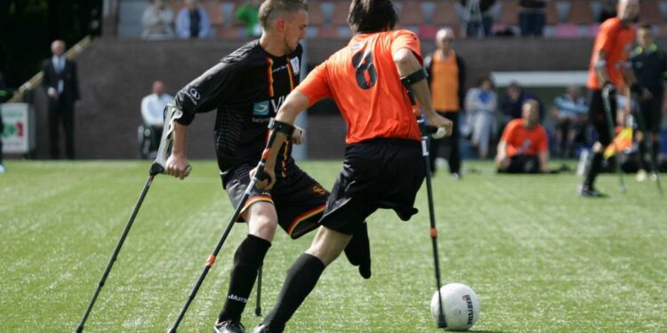 CALCIO AMPUTATI: IN POLONIA L’ISCHITANO GIANNI SASSO INCANTA TUTTI CON UNO STUPENDO EUROGOL