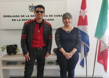 Davide Lo Surdo sempre più nell’eternità. Al Museo Nazionale Cubano la chitarra usata da lui