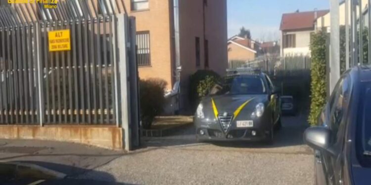 Milano – Eseguita custodia cautelare in carcere di un soggetto sequestrati oltre 300.000 euro e una Lamborghini