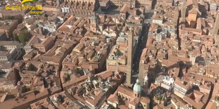 Bologna – Denunciati soggetti per condotte penalmente rilevanti