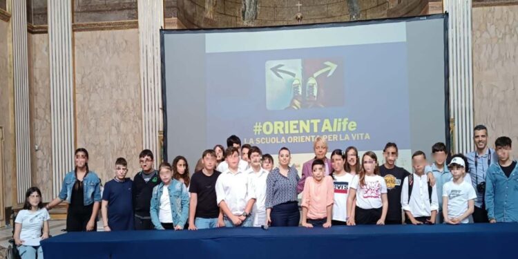SHOAH E CONFLITTO ISRAELO-PALESTINESE: LA COMPAGNIA TEATRALE DELL’I.C. “BALDINO” PROTAGONISTA AL CAMPANIA YOUNG FESTIVAL
