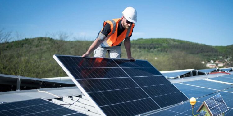 Gli impianti fotovoltaici per aziende: un investimento sostenibile e redditizio