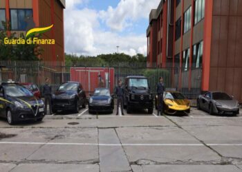 Varese – Sequestrate cinque supercar per un valore complessivo di oltre 800.000 euro