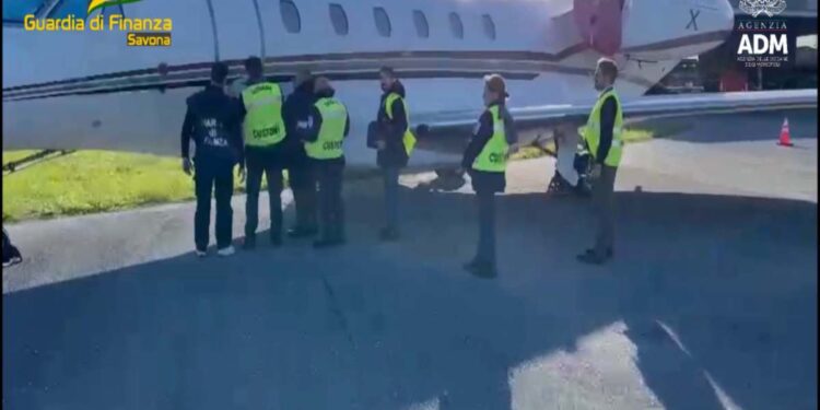 Savona – Sequestrato jet privato