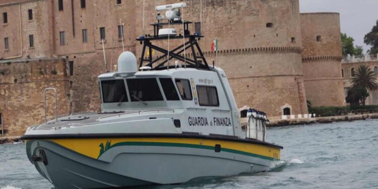 Taranto – 21 persone tratte in arresto