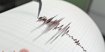 Terremoto Napoli, notte di paura ai Campi Flegrei: 150 scosse in poche ore
