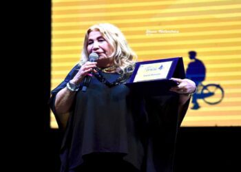 A lucia cassini conferito il premio “massimo troisi” alla carriera