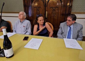 Al via il Concorso Letterario “SUD, Racconti di Vite – Storie di chi va, di chi torna e di chi resta”. Vino, poesia e letteratura. Aperto il bando