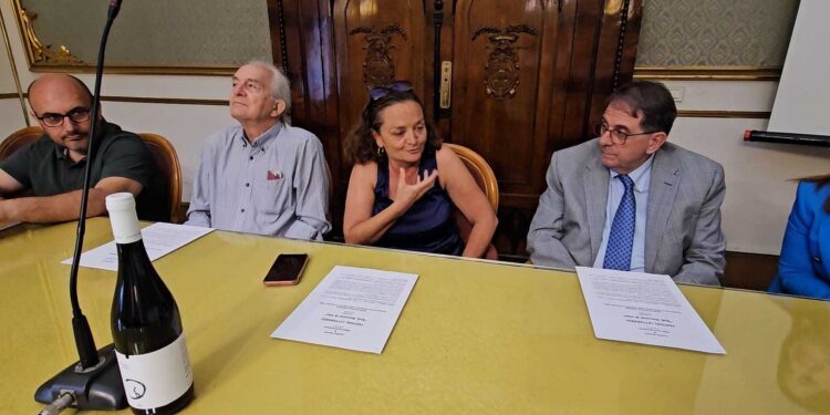 Al via il Concorso Letterario “SUD, Racconti di Vite – Storie di chi va, di chi torna e di chi resta”. Vino, poesia e letteratura. Aperto il bando