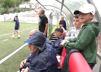 I RAGAZZI DELLA BOYS ARENA DI SECONDIGLIANO OSPITI DEL REAL ACADEMY ISCHIA: PER LORO UN’AMICHEVOLE E L’INCONTRO CON PINO TAGLIALATELA
