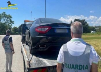 Macerata – Sequestrati due autoveicoli, di cui uno di lusso