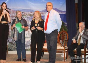 “PER CHI SUONA LA CAMPANIA”, PREMIATI GIACOMO RIZZO, PEPPINO DI CAPRI, DI GENNARO, MAGLIONE, CERCOLA E IL GIORNALISTA GENNARO SAVIO