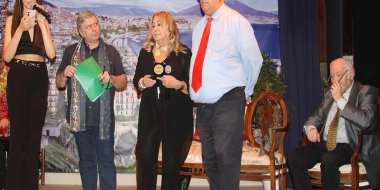 “PER CHI SUONA LA CAMPANIA”, PREMIATI GIACOMO RIZZO, PEPPINO DI CAPRI, DI GENNARO, MAGLIONE, CERCOLA E IL GIORNALISTA GENNARO SAVIO