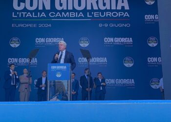 Iandoli dal palco di Piazza del Popolo, al fianco di Giorgia Meloni, rilancia i temi forti della Destra in vista del voto: «Vogliamo il cambiamento vero per Avellino, nel nome di Fratelli d’Italia».
