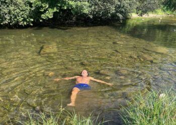 L’ULTIMA IMPRESSIONANTE SFIDA DI GIANNI SASSO: STA FACENDO IL CAMMINO DI SANTIAGO SU DI UNA GAMBA
