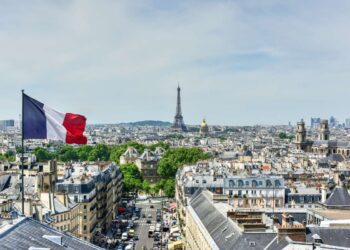 Migliaia di persone sono scese nelle piazze di Parigi per festeggiare i risultati