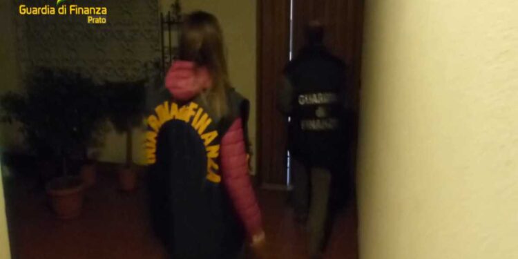 Prato – Eseguite 2 misure cautelari personali e sequestrate 10 imprese, 18 unità immobiliari, 7 veicoli e disponibilità finanziarie
