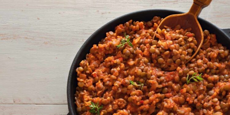 GRAMIGNA FARMO CON RAGÙ DI LENTICCHIE, “PRIMO” PIATTO GLUTEN FREE VEGAN ALLEATO DI CHI FA SPORT
