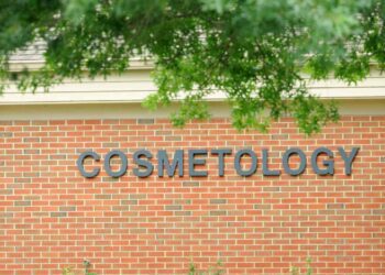 AIDECO sostiene la formazione universitaria in Cosmetologia