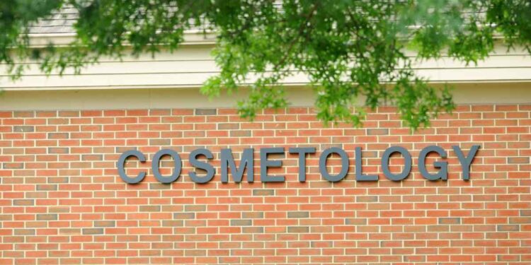 AIDECO sostiene la formazione universitaria in Cosmetologia